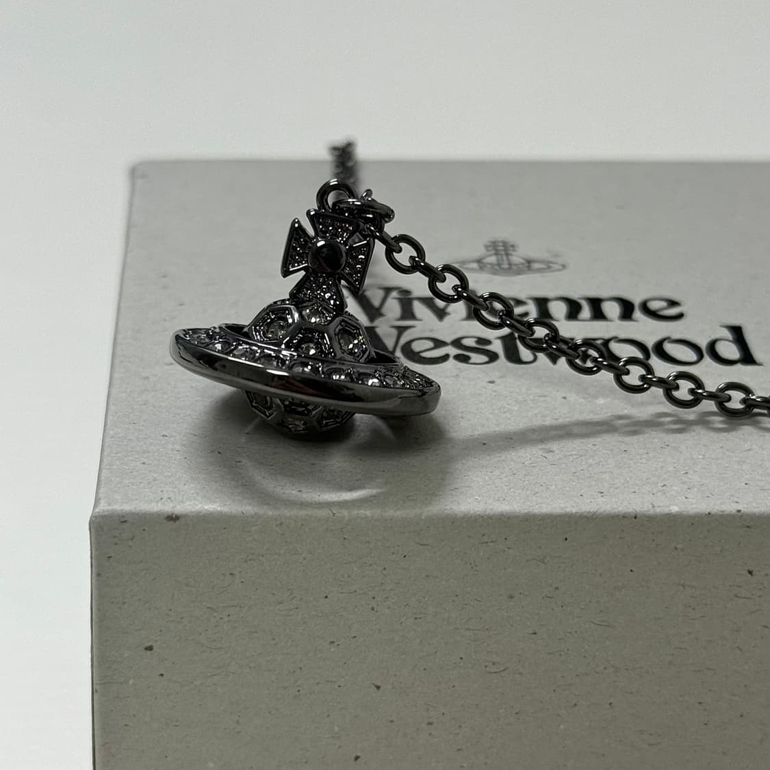 비비안웨스트우드 메탈 큐빅 orb 행성 목걸이 상품이미지1