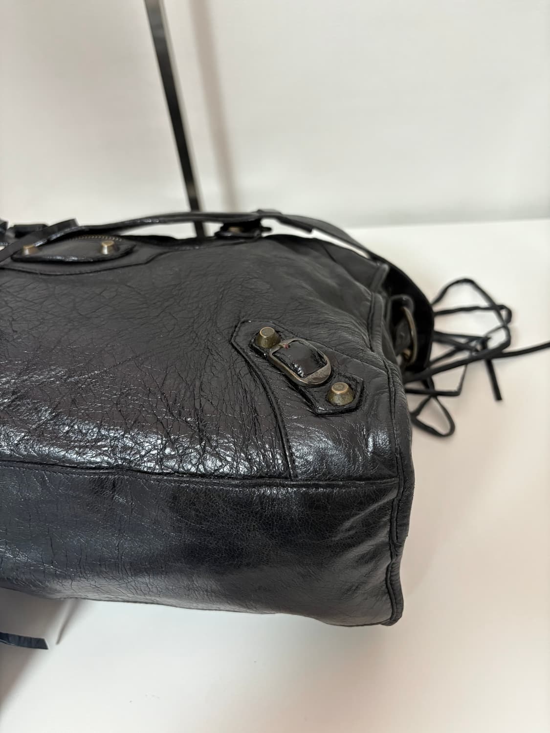 발렌시아가 시티 모터백 블랙 미디움 상품이미지8