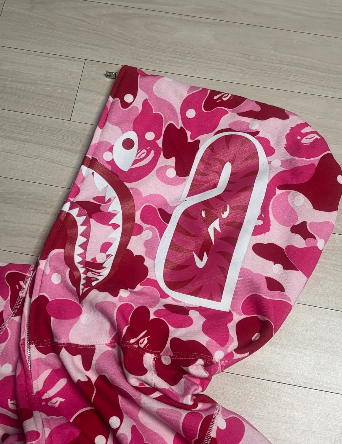 베이프 도트 샤크 후드집업 상품이미지1