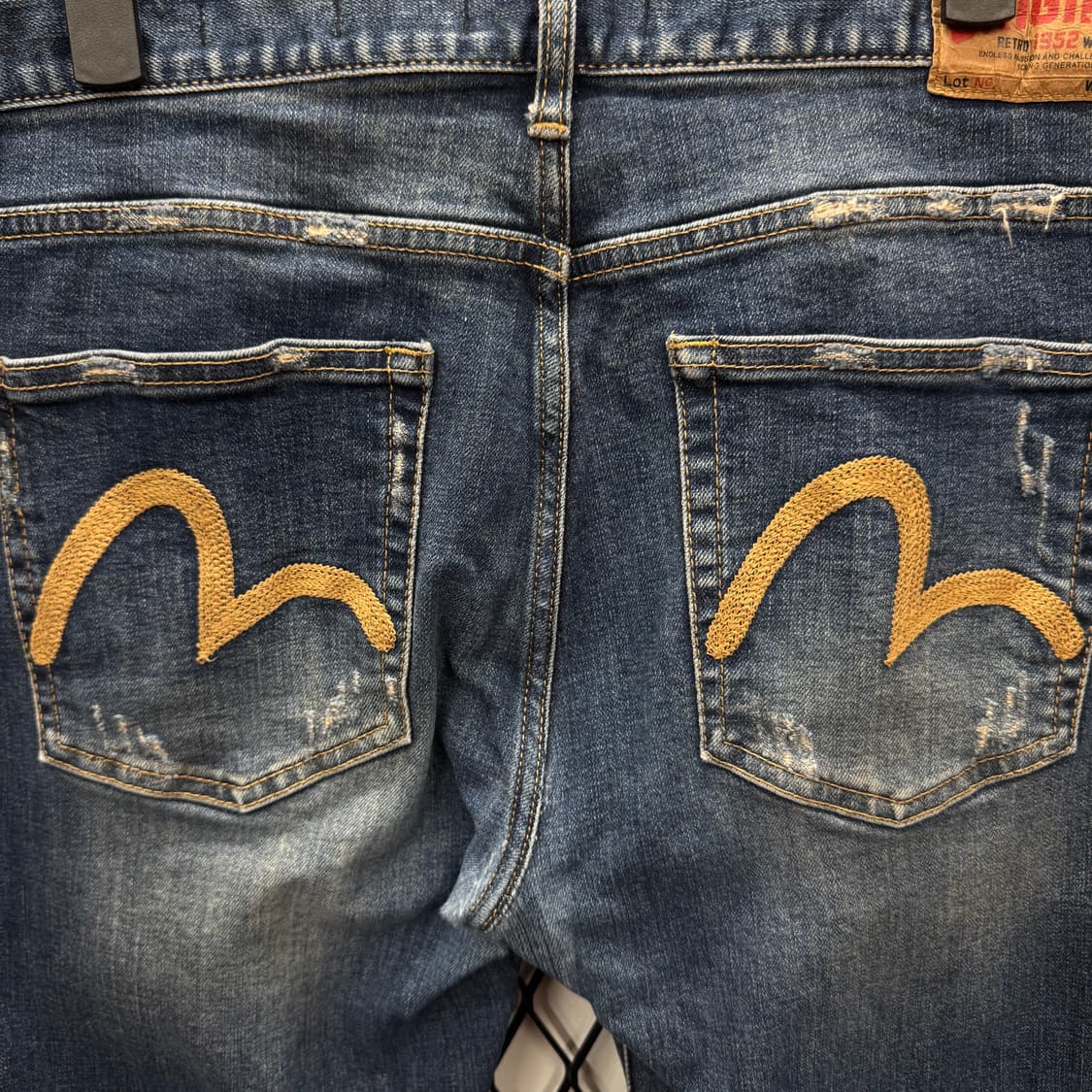 에비수 슬림핏 워싱 데님 팬츠 후면 갈매기 로고 포인트 중청 상품이미지7