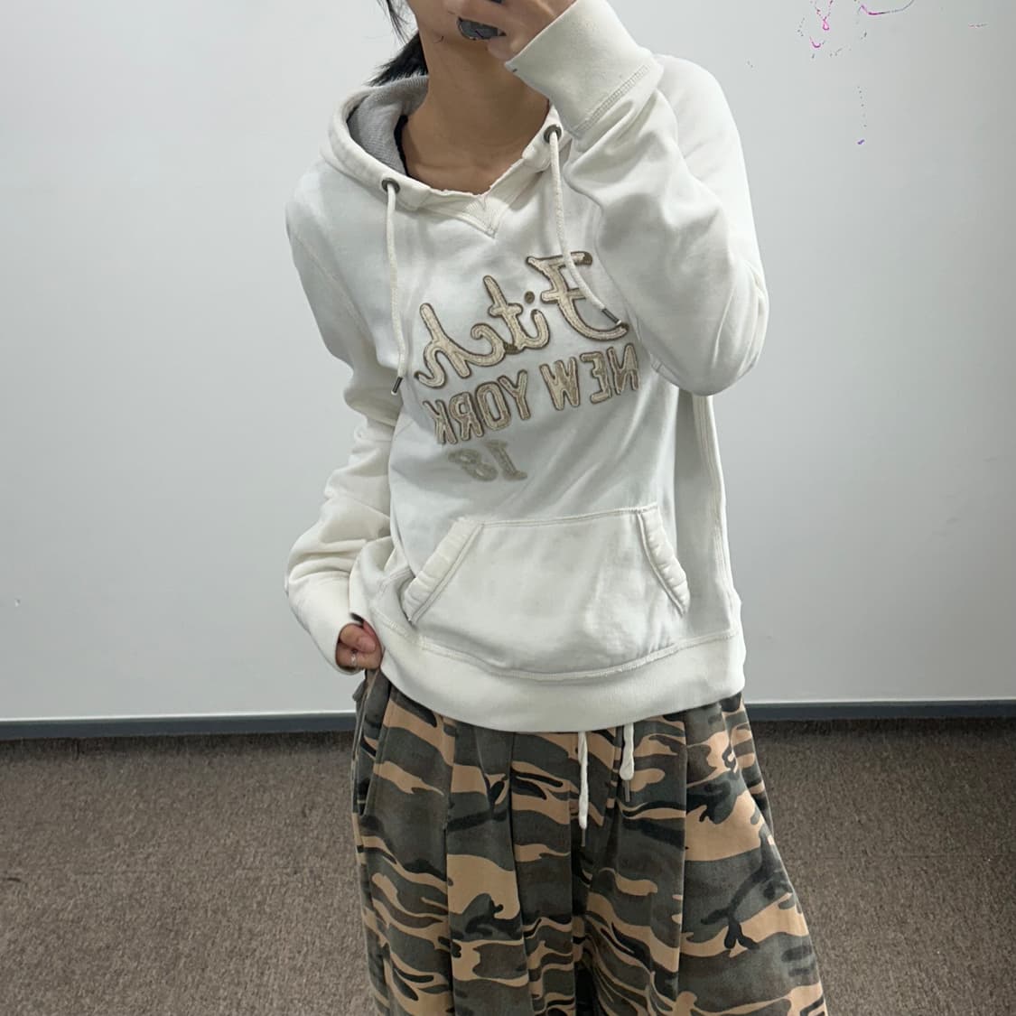 Abercrombie 아베크롬비 크림 아이보리 A&F 뉴욕 자수 후드티 상품이미지3