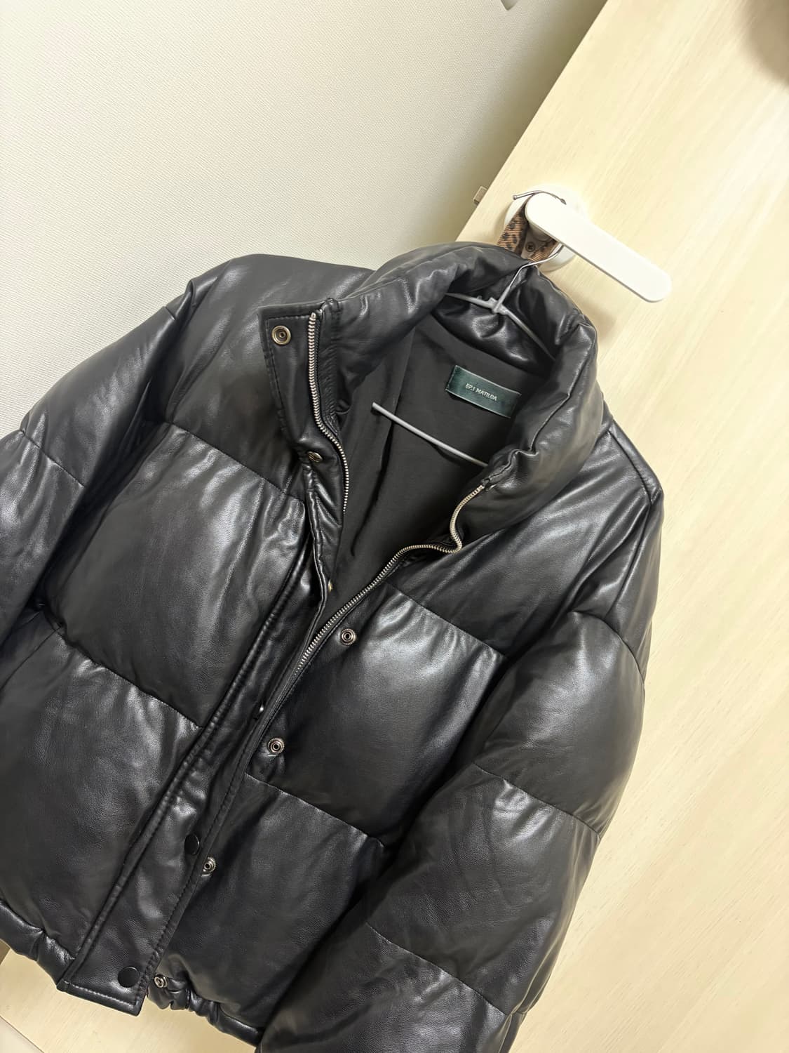 레더 숏패딩 상품이미지1