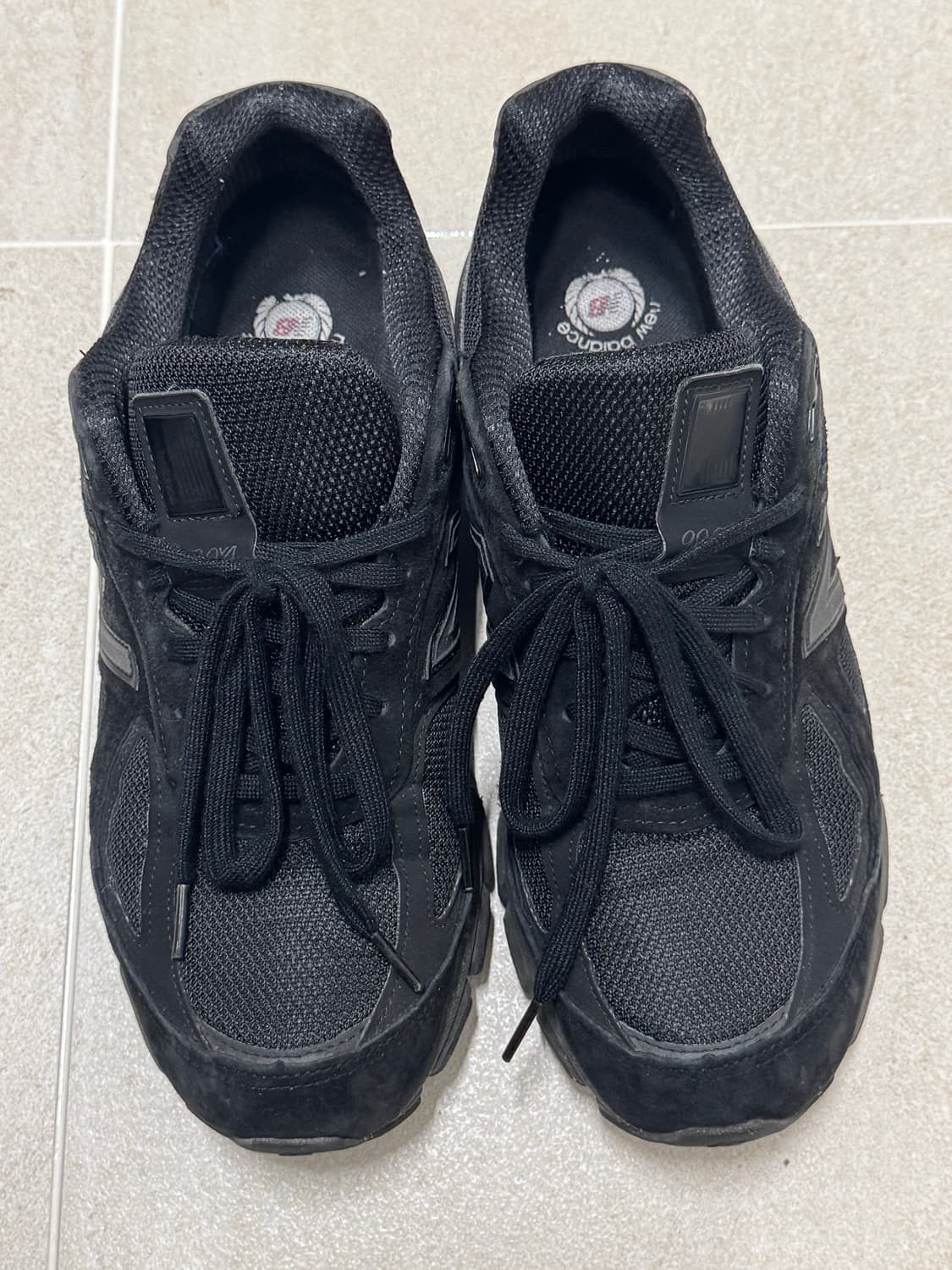 뉴발란스 990v4 올블랙 상품이미지1