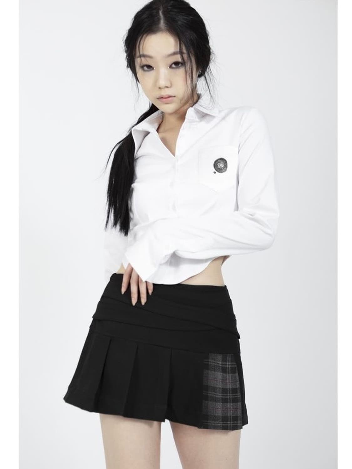 달링유어배드 심볼 셔츠 블랙로고 지젤착용 상품이미지2