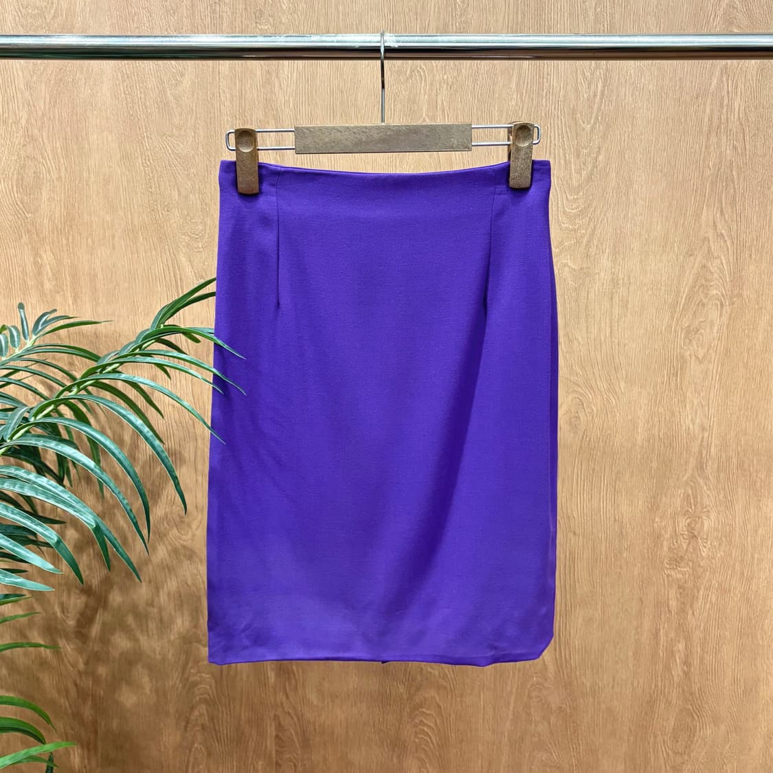 베르사체 미디 스커트 무지 백 슬릿 디테일 H라인 퍼플 상품이미지1