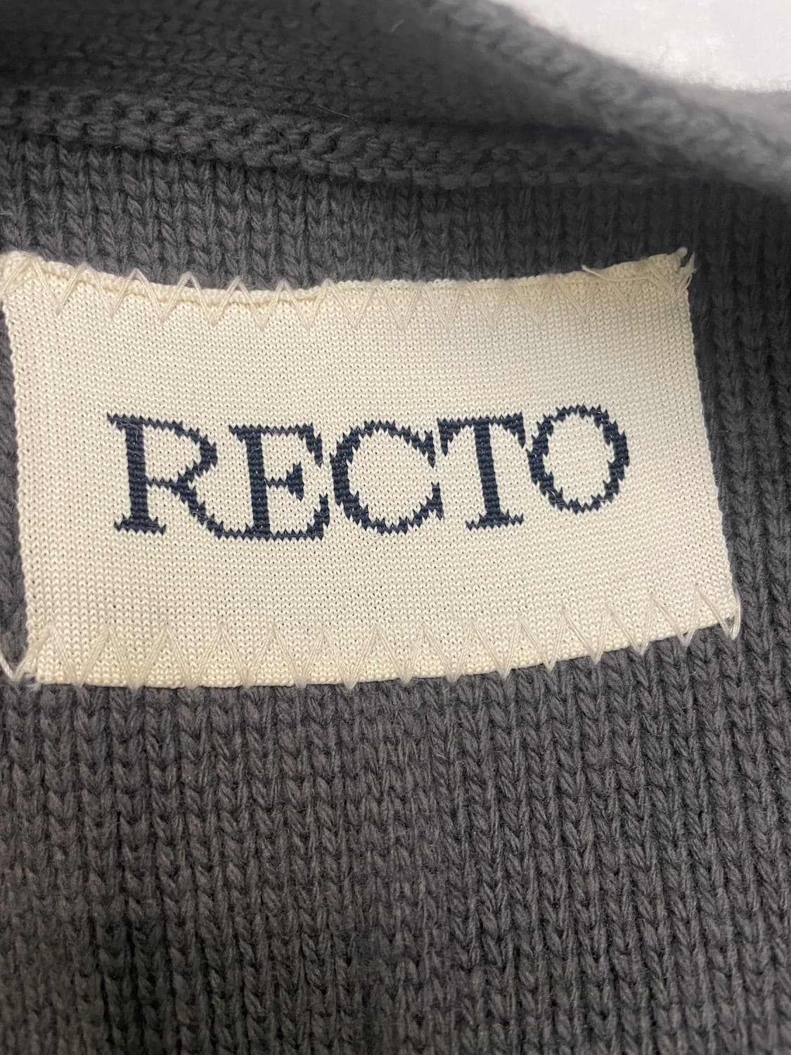 렉토 루스 컴팩트 니트 가디건 차콜 상품이미지3