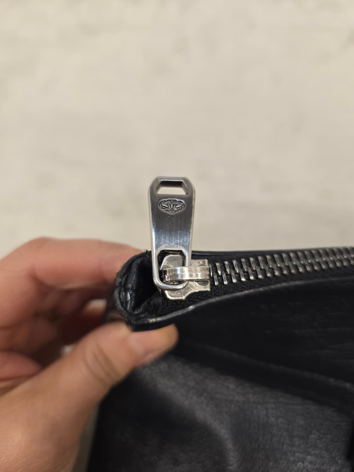 덱케 DEECKE 남여공용  블랙 가죽 클러치백 상품이미지4