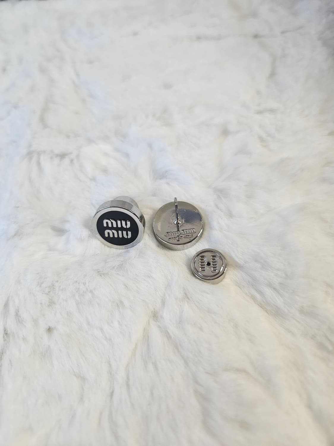 미우미우 뷰티 에나멜 귀걸이 상품이미지2