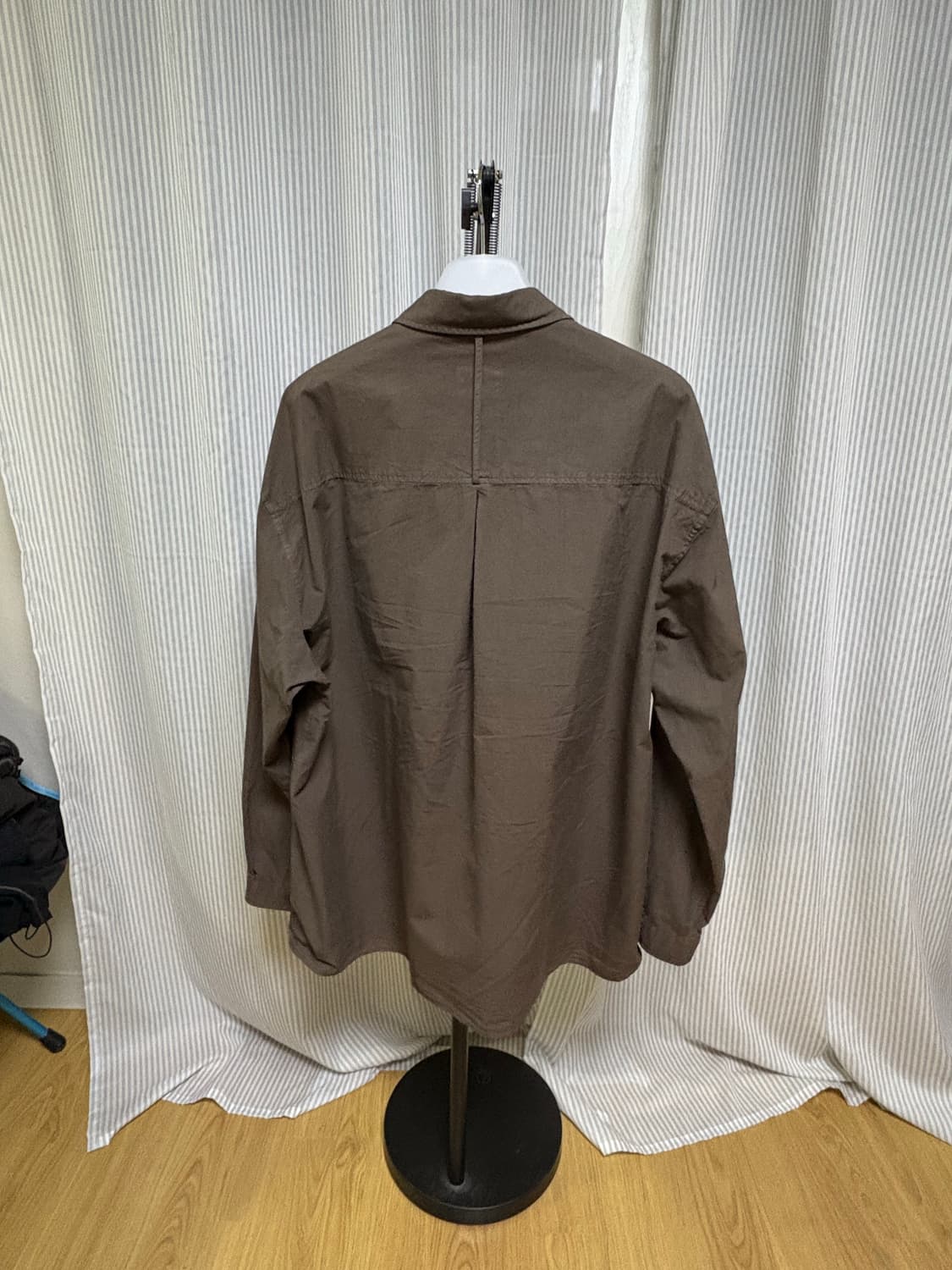 L) 유스 스태프 셔츠 브라운 상품이미지3