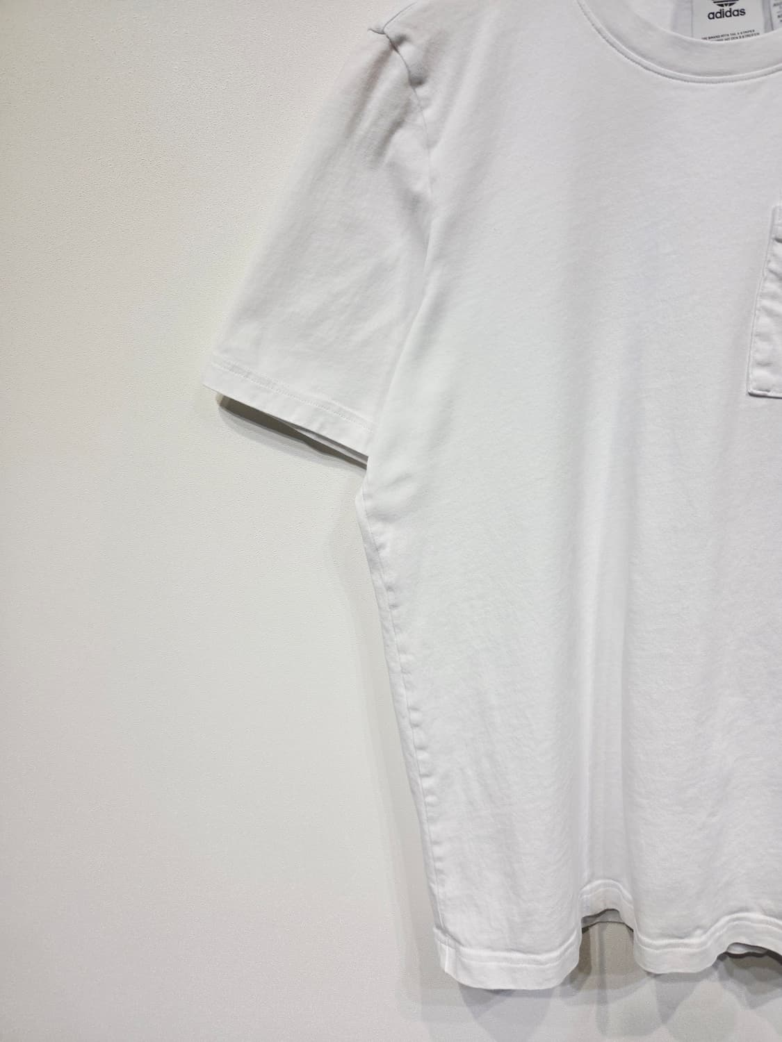 아디다스 오리지널스 네온 라인 빅로고 포켓 반팔 티셔츠 상품이미지4