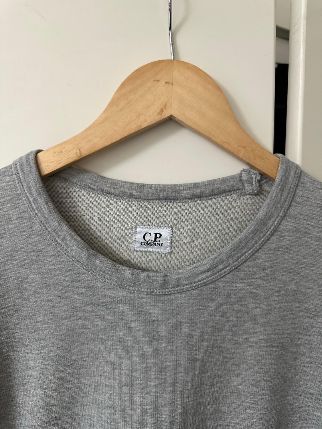 CP 컴퍼니 렌즈 맨투맨 M 회색(95-100) 상품이미지5