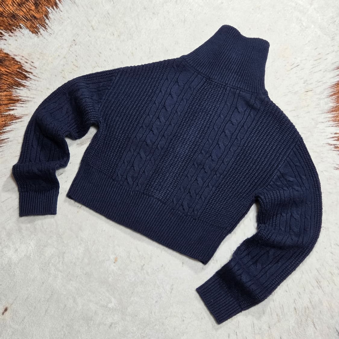 와릿이즌 네이비 크롭 꽈배기 니트집업 상품이미지4