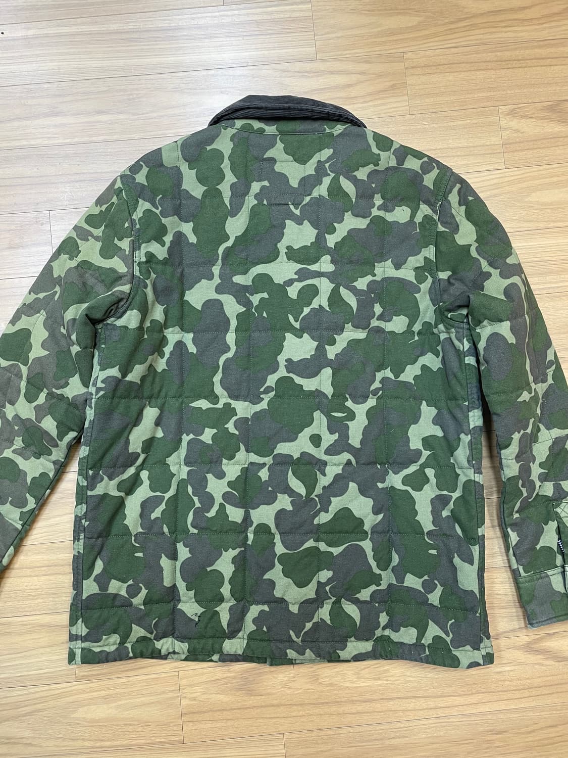 반스 카모 자켓 L사이즈 판매합니다. 겉감은 면 100%로 제작되었고 안 상품이미지2