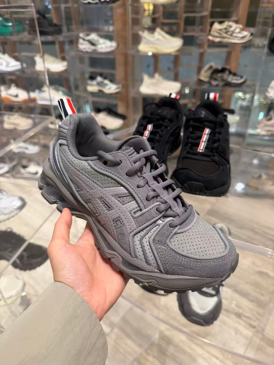 톰브라운 x 아식스 젤카야노 14 스니커즈 상품이미지1