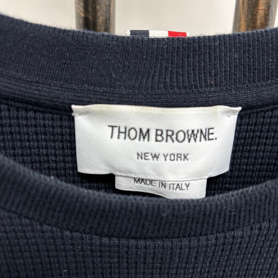 [4]톰브라운 사선완장 와플 맨투맨 상품이미지3