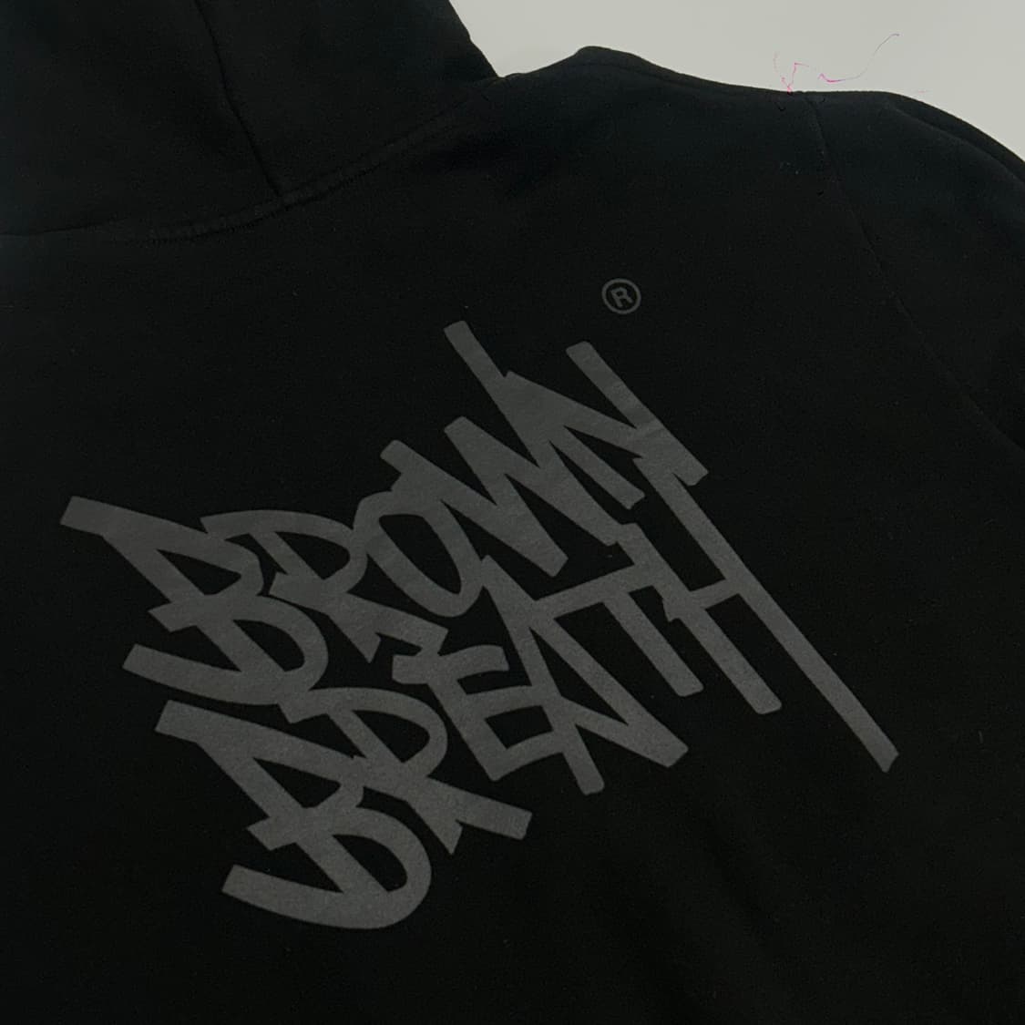 Brown breath 브라운브레스 차콜 로고 블랙 후드티 상품이미지7