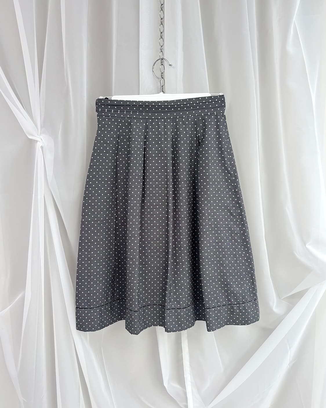 KEITH grey polka dot pleated midi skirt 상품이미지2