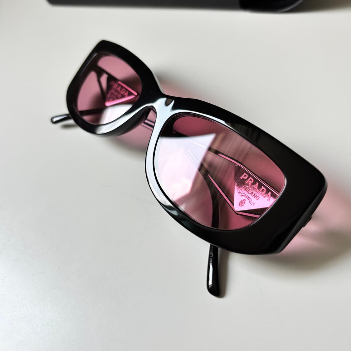 PRADA 25SS 핑크 틴티드 선글라스 (풀구성) 상품이미지2