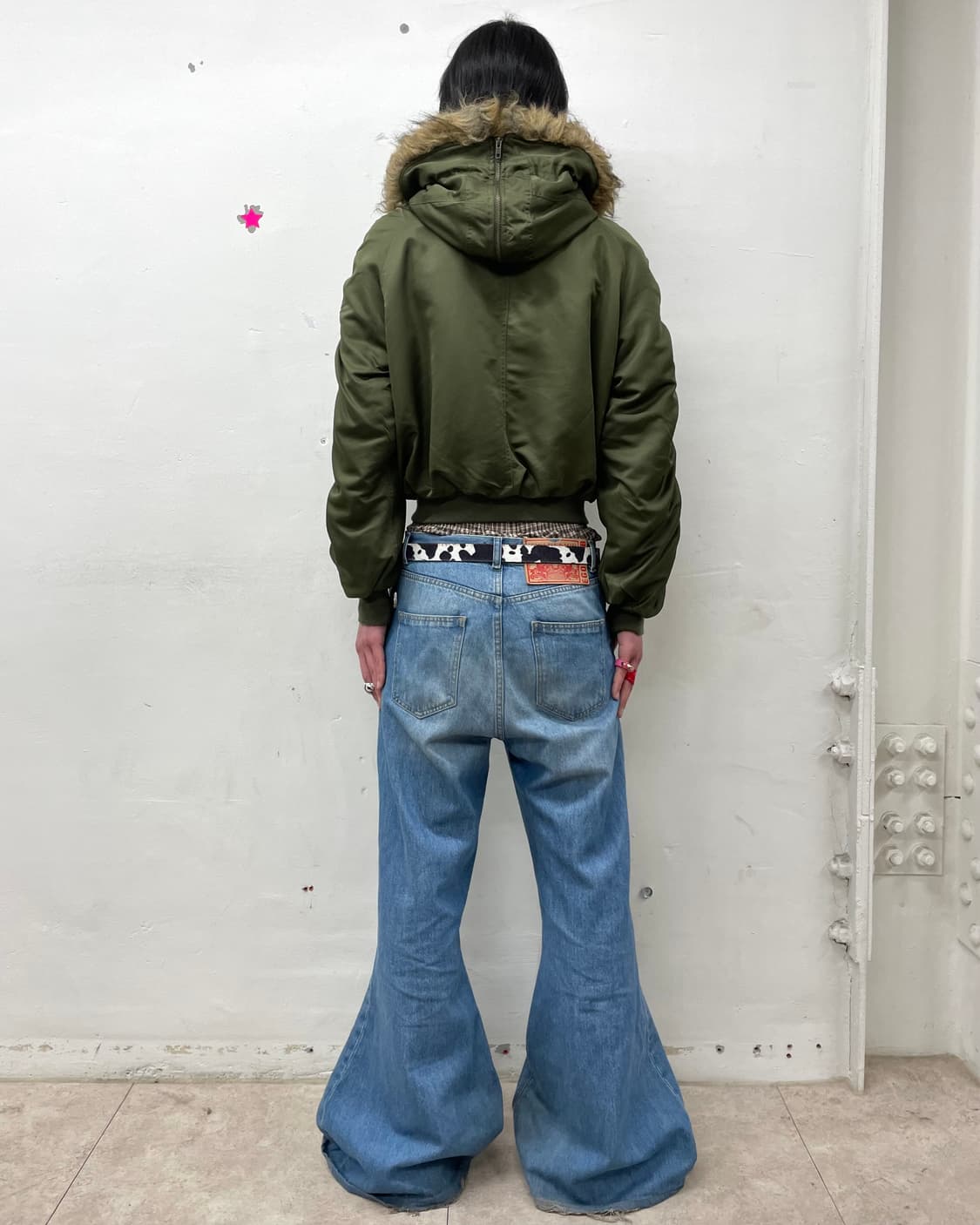 N2B Glossy Khaki Shirring Crop Padding  상품이미지6