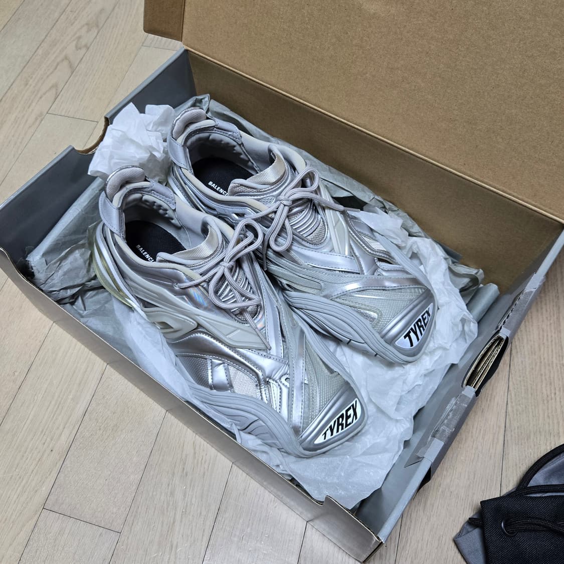 발렌시아가 타이렉스 42 상품이미지1