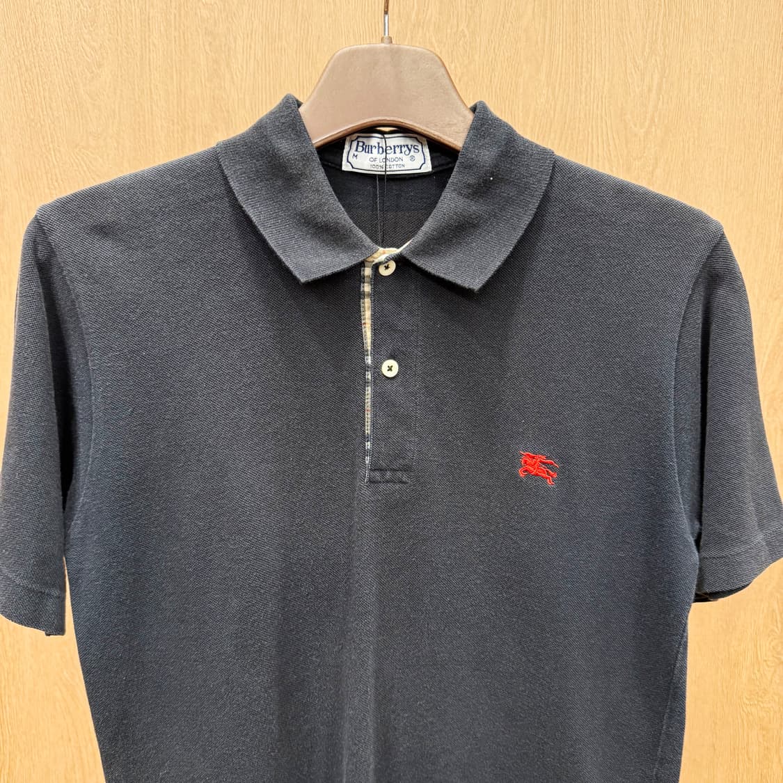 버버리 카라 반팔 피케 티셔츠 자수 로고 디테일 기본핏 블랙 상품이미지4