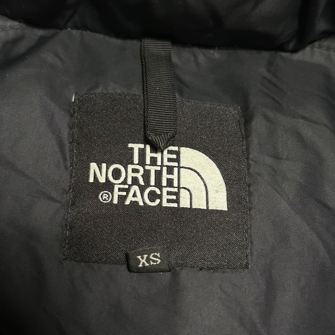 The North Face 눕시 700 구스다운 블랙 패딩 상품이미지3