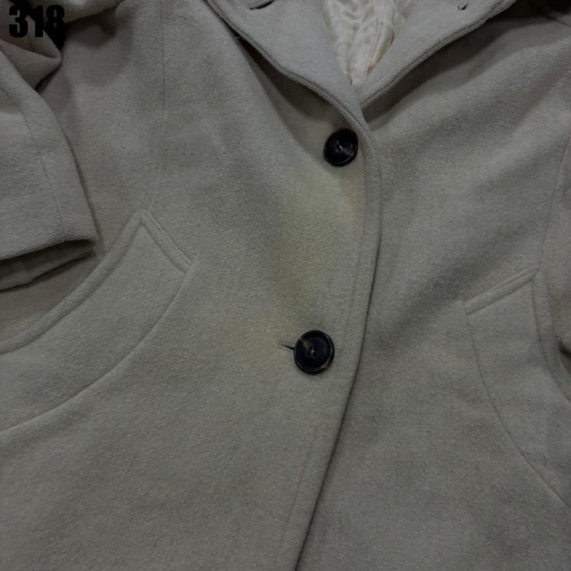 써스데이아일랜드 베이지 코트  상품이미지2