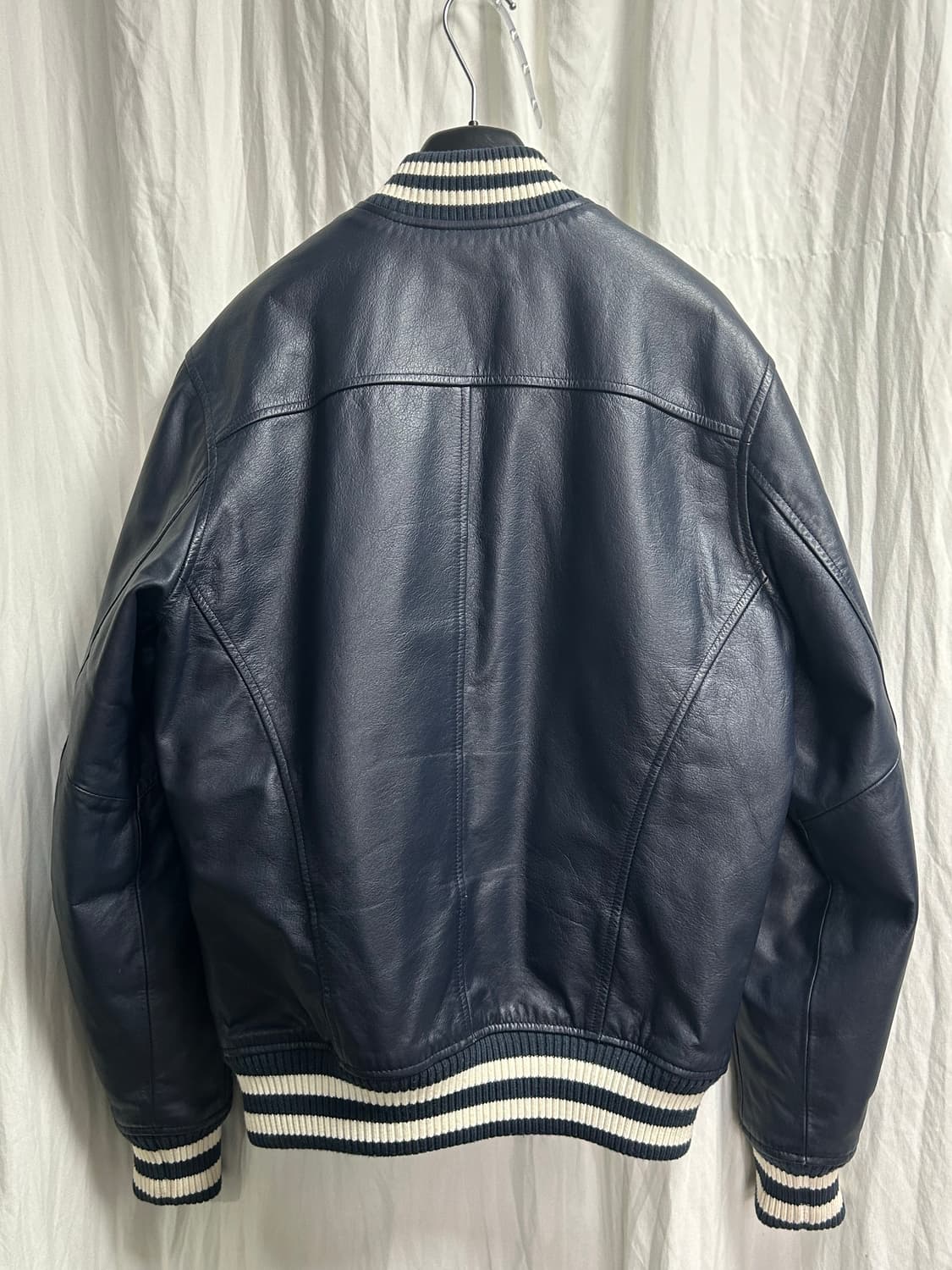 뉴에라 스와로브스키 뉴욕 양키스 레더 자켓 xs 상품이미지9