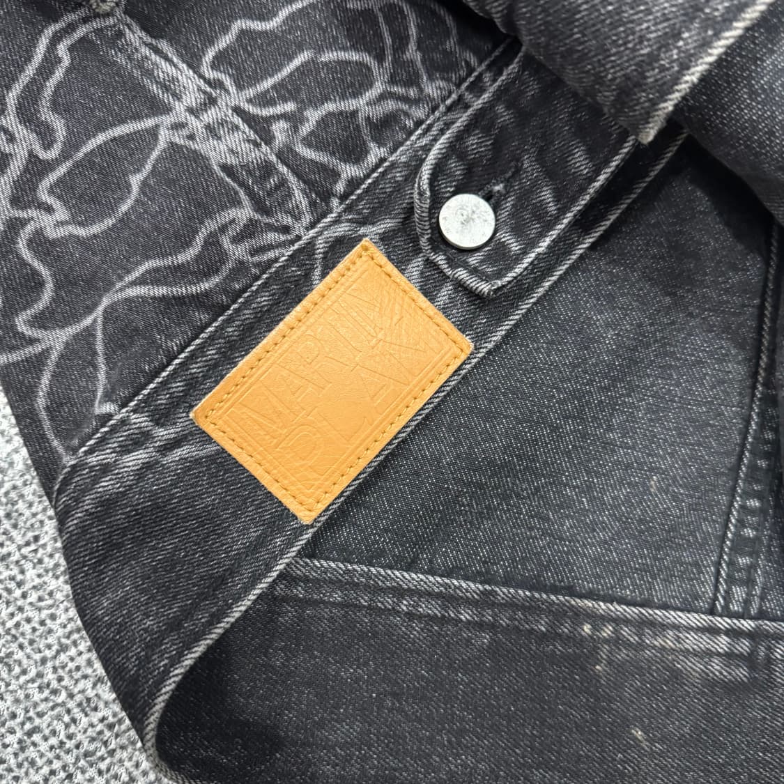 마틴 플랜 오버핏 로즈 패턴 흑청 데님 자켓 상품이미지6