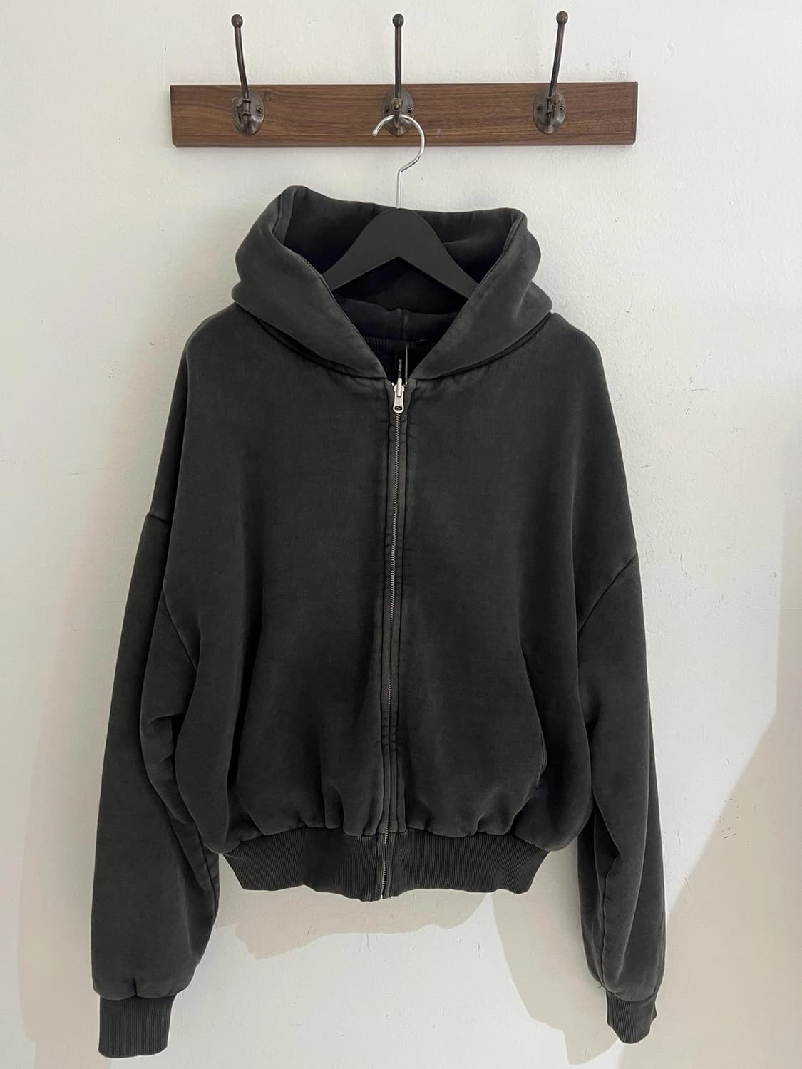 엔타이어스튜다오 후드집업 상품이미지1