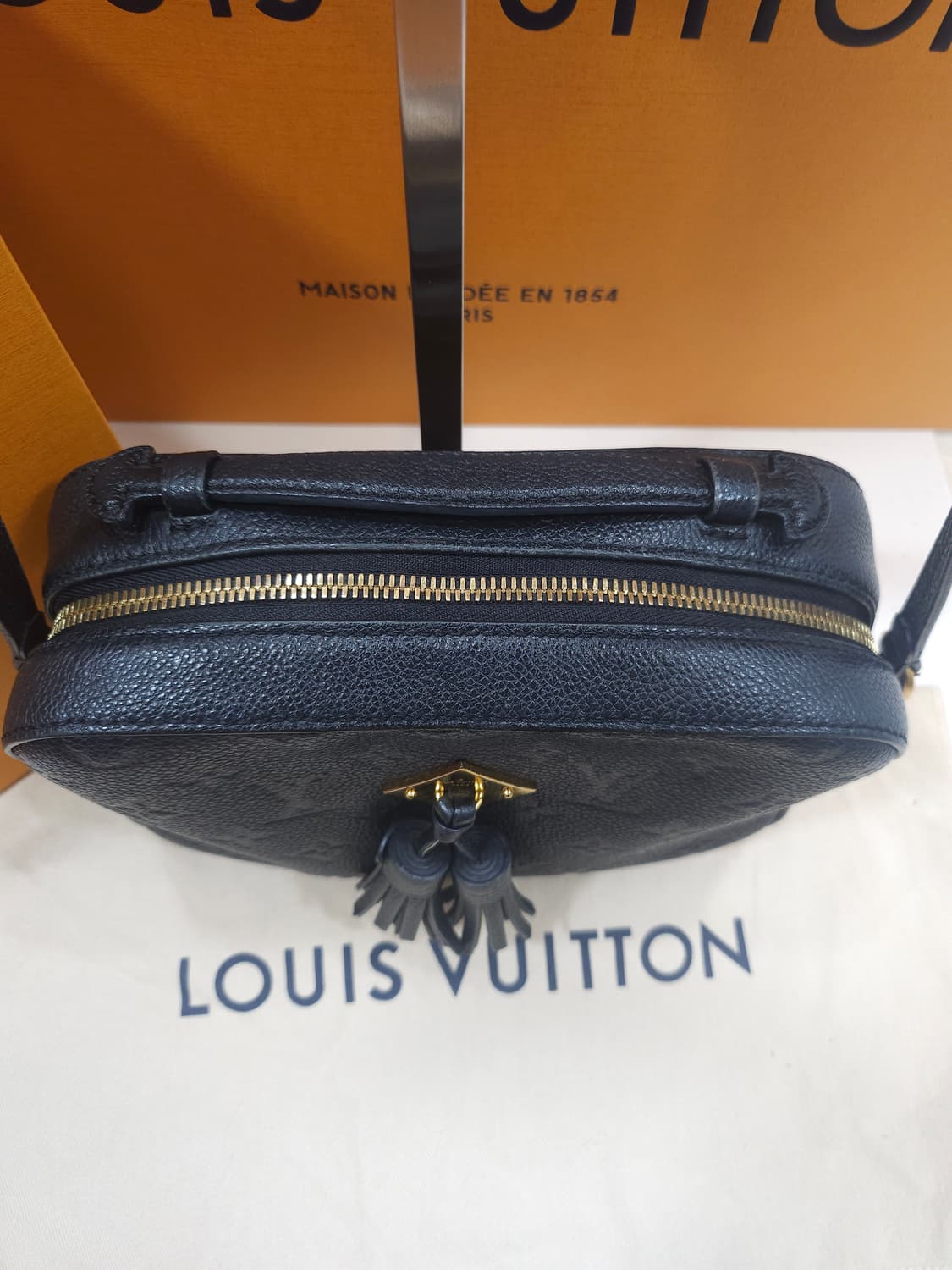 루이비통 앙프렝뜨 생통주 크로스백 상품이미지9