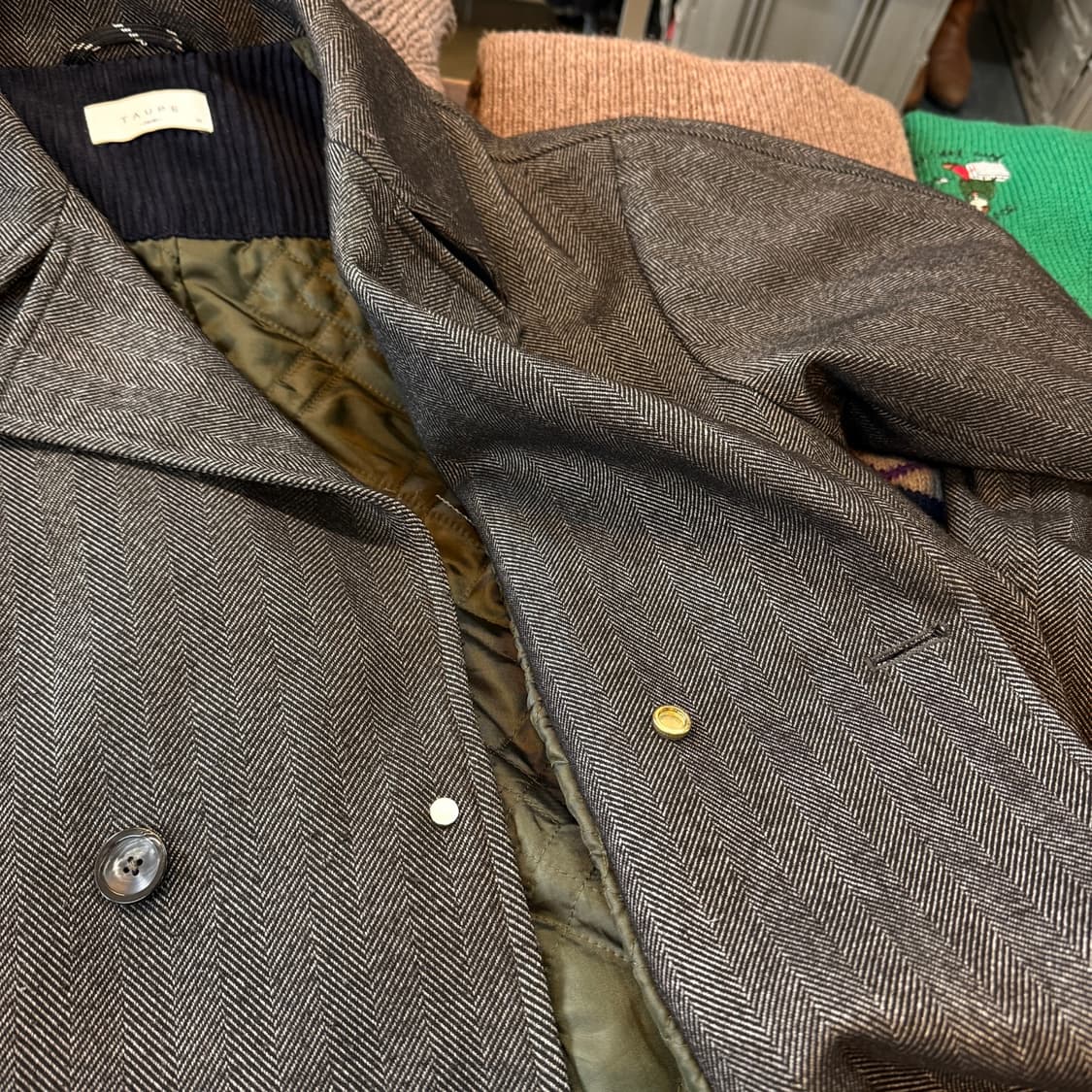 TAUPE 헤링본  싱글 브레스트 수티앵 칼라 오버코트 상품이미지7