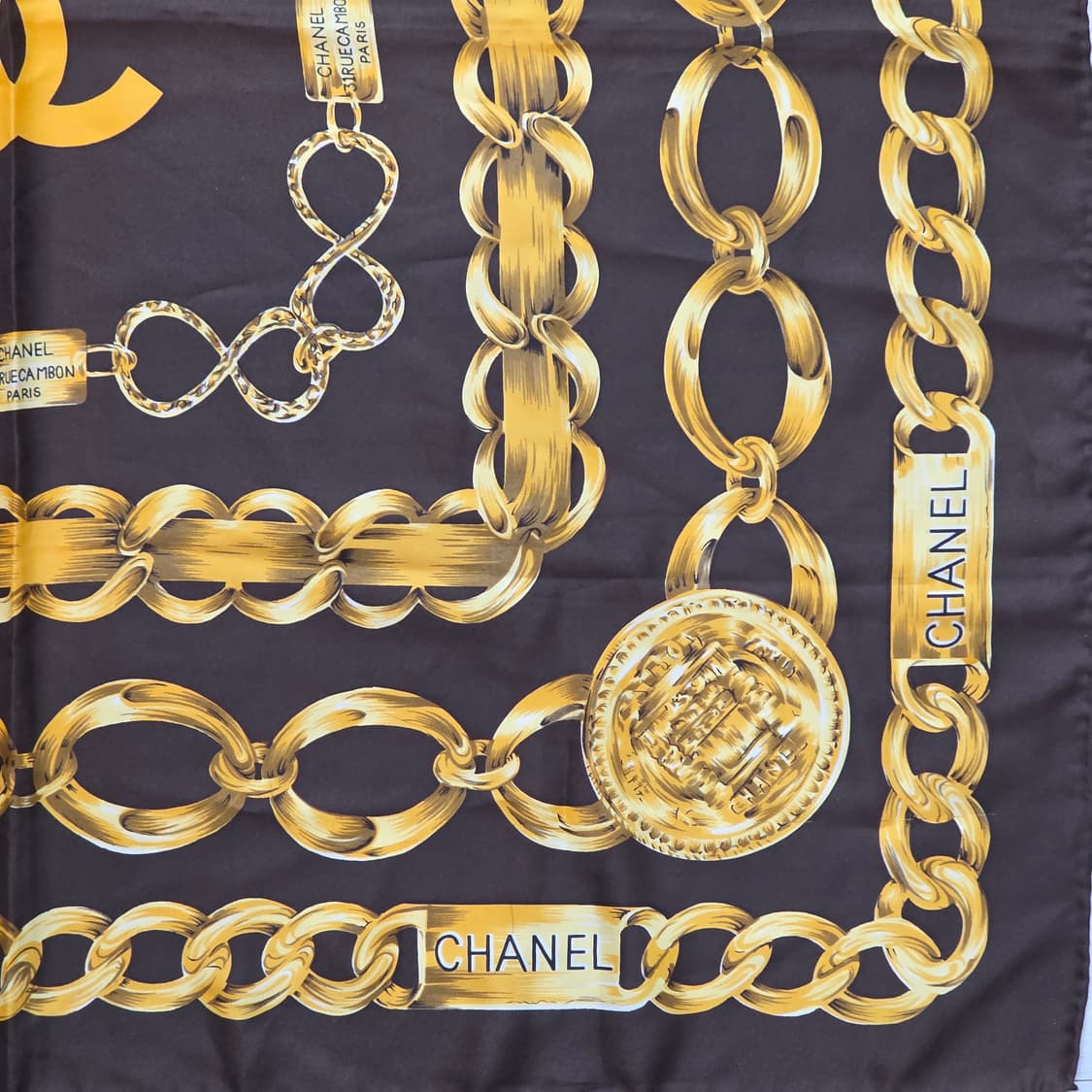 샤넬 chanel cc로고 체인 메달리온 패턴 빈티지 스카프 상품이미지5