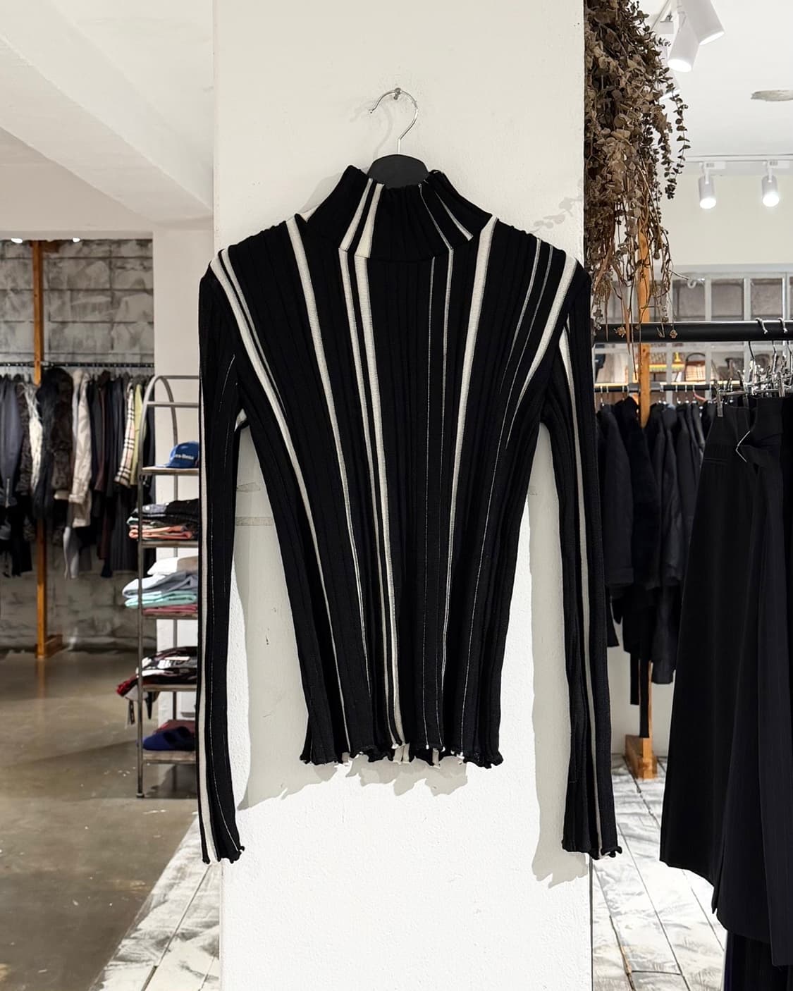 아키라나카 블랙 울 플리츠 롱슬리브 니트 상품이미지1