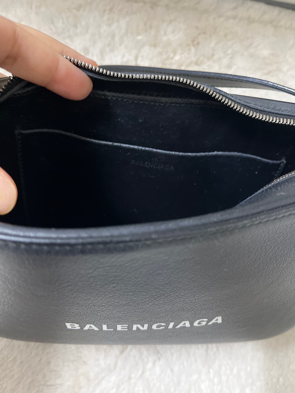 발렌시아가 에브리데이 카메라백 블랙 상품이미지3