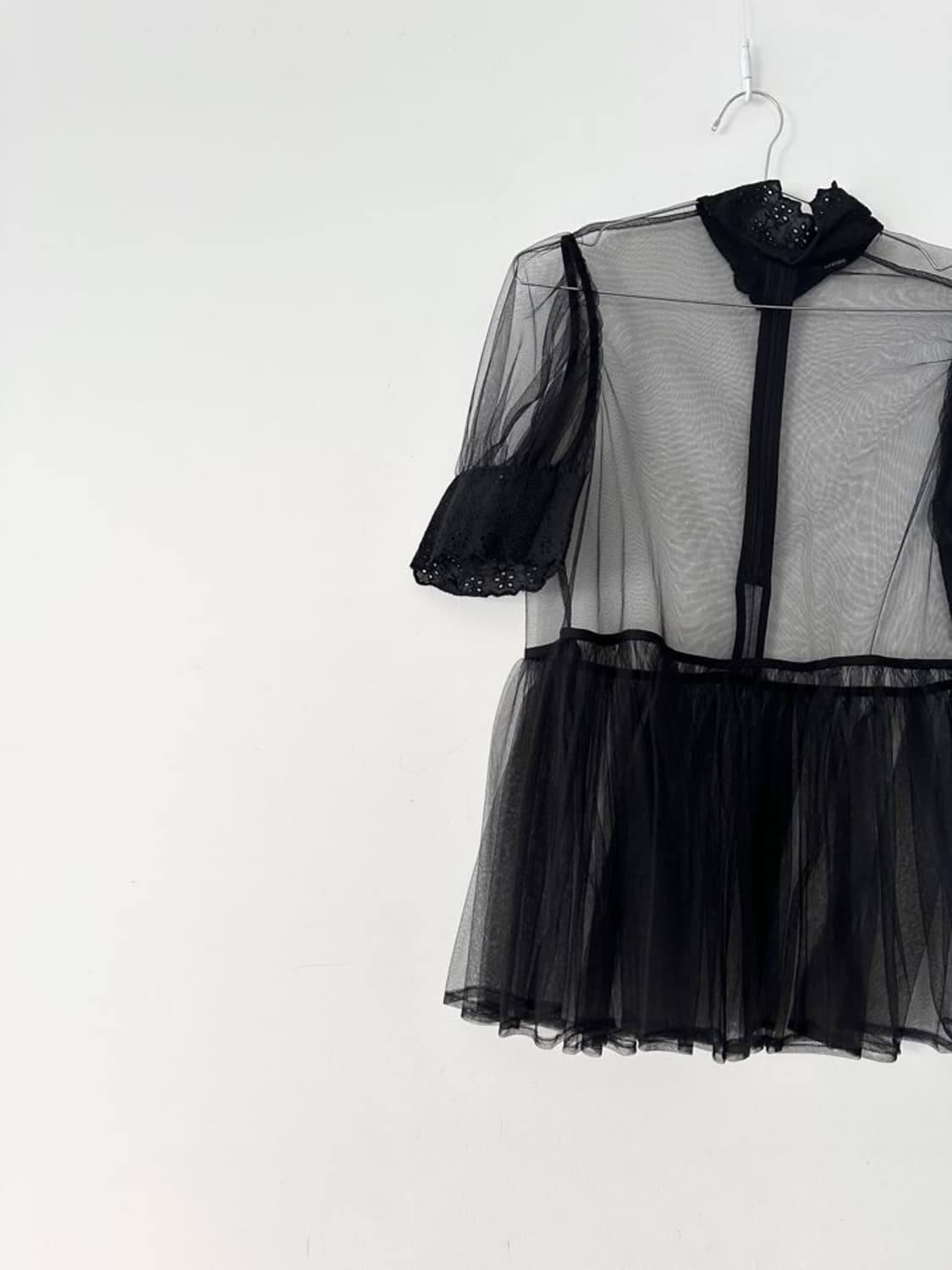 Tulle layered blouse / black 상품이미지3