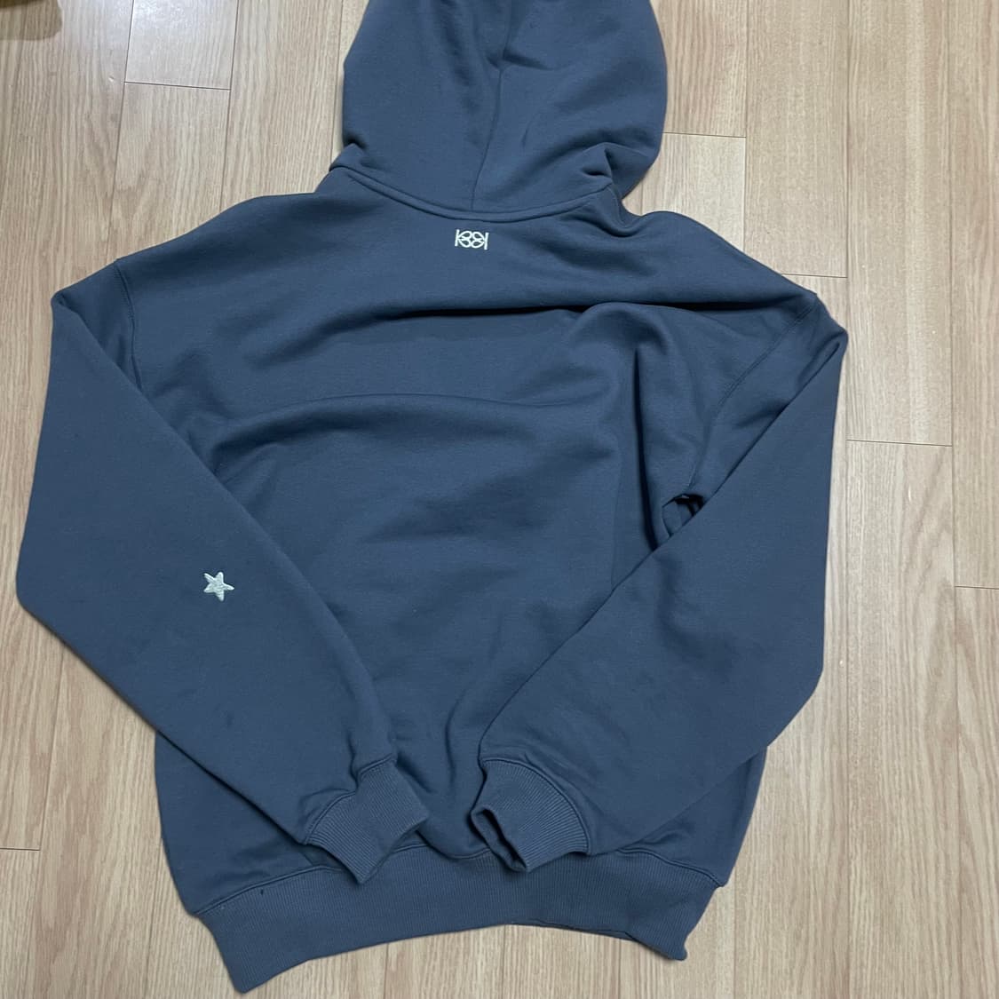 기준 플래그 후드티 차콜 M 상품이미지4