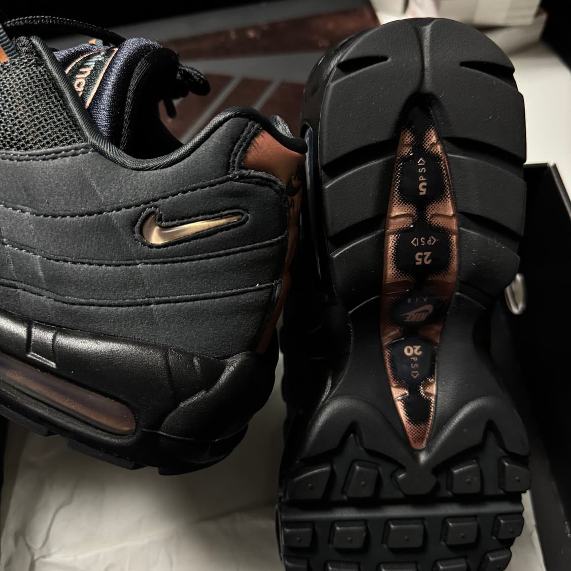 나이키 x 센트럴 씨 에어맥스 95 블랙 브론즈 상품이미지4