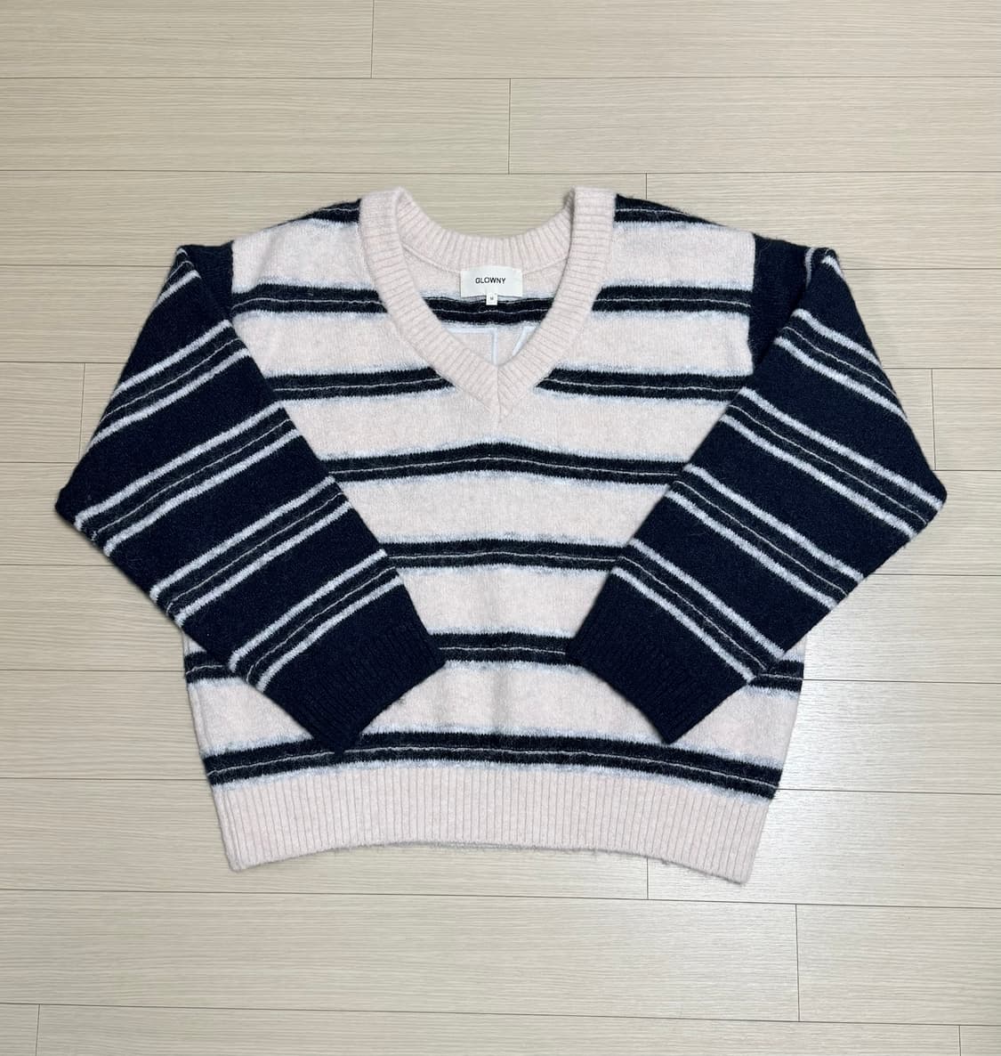 (모카 착용) 글로니 STRIPE KNIT PULLOVE 니트 풀오버 상품이미지2