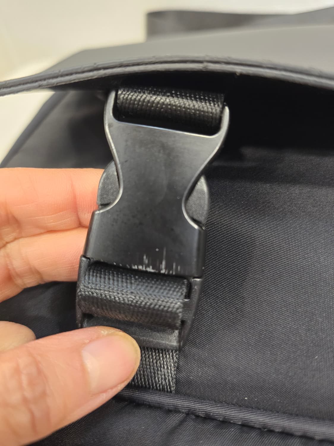 퀄팩 커렌트 레귤러 메신저백 숄더백 크로스백 블랙 상품이미지10