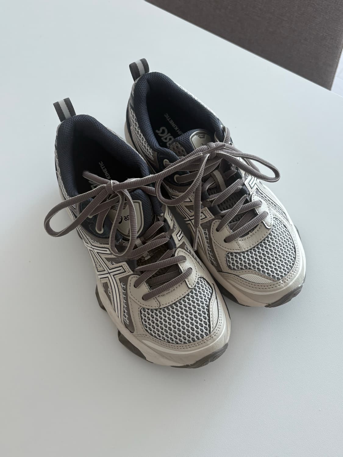 아식스 젤 퀸덤 키네틱 버치 다크 토프 235 상품이미지1