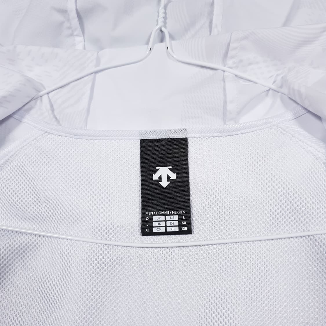 새제품급) 데상트 최신형 24ss 터프 우븐 후드형 투웨이 바람막이 XL 상품이미지7