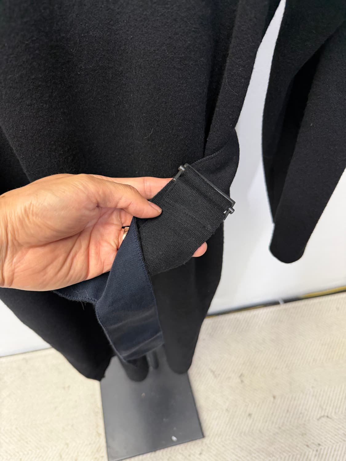 정품) TIME 타임 한섬 블랙 벨티드 롱 원피스 90F 상품이미지4