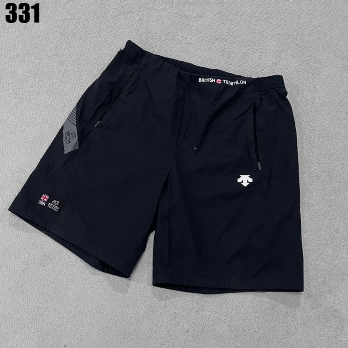 데상트 블랙 반바지  상품이미지1