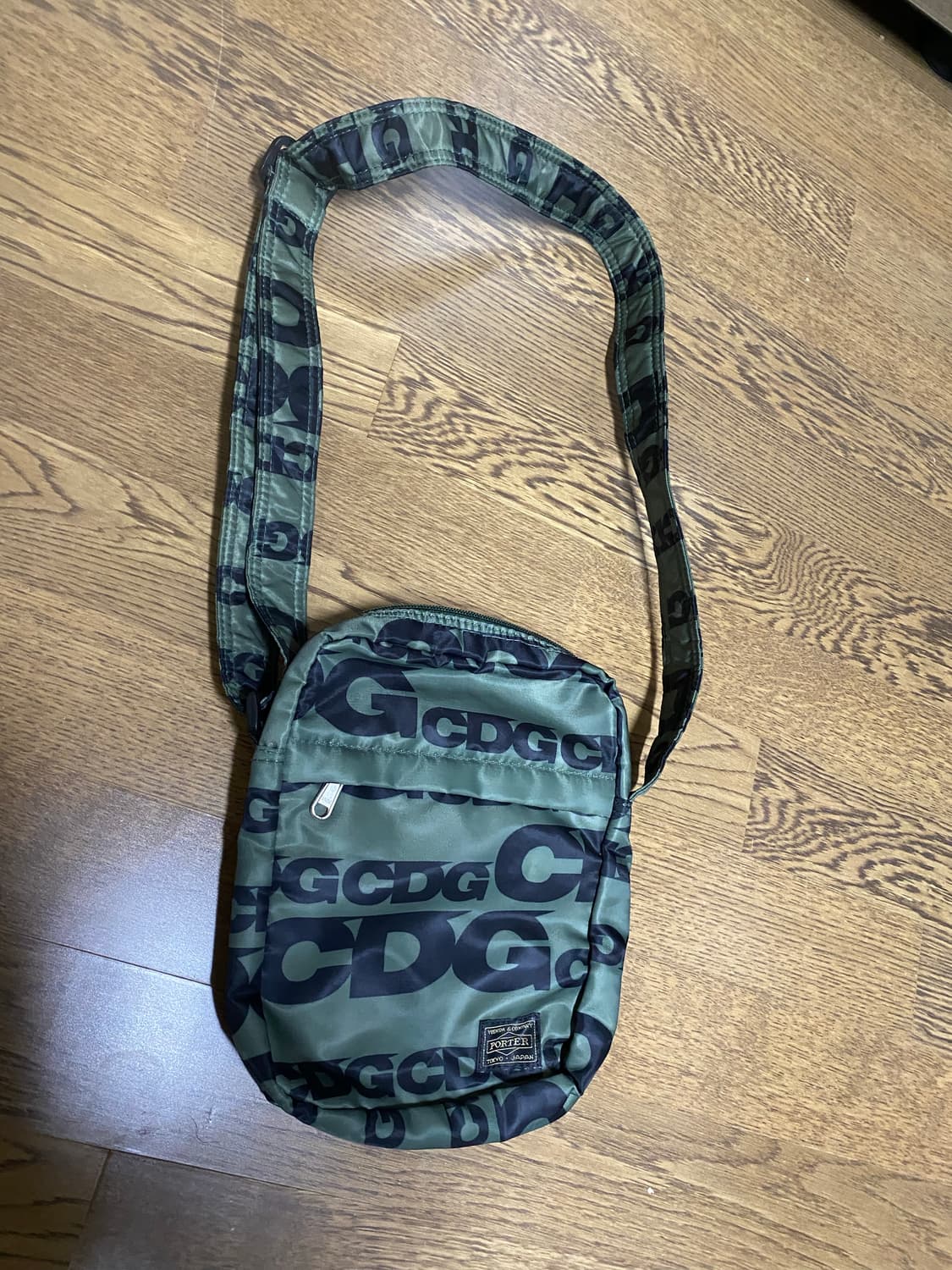 CDG 꼼데가르송 x 요시다 포터 콜라보 숄더백 카키 os 상품이미지4