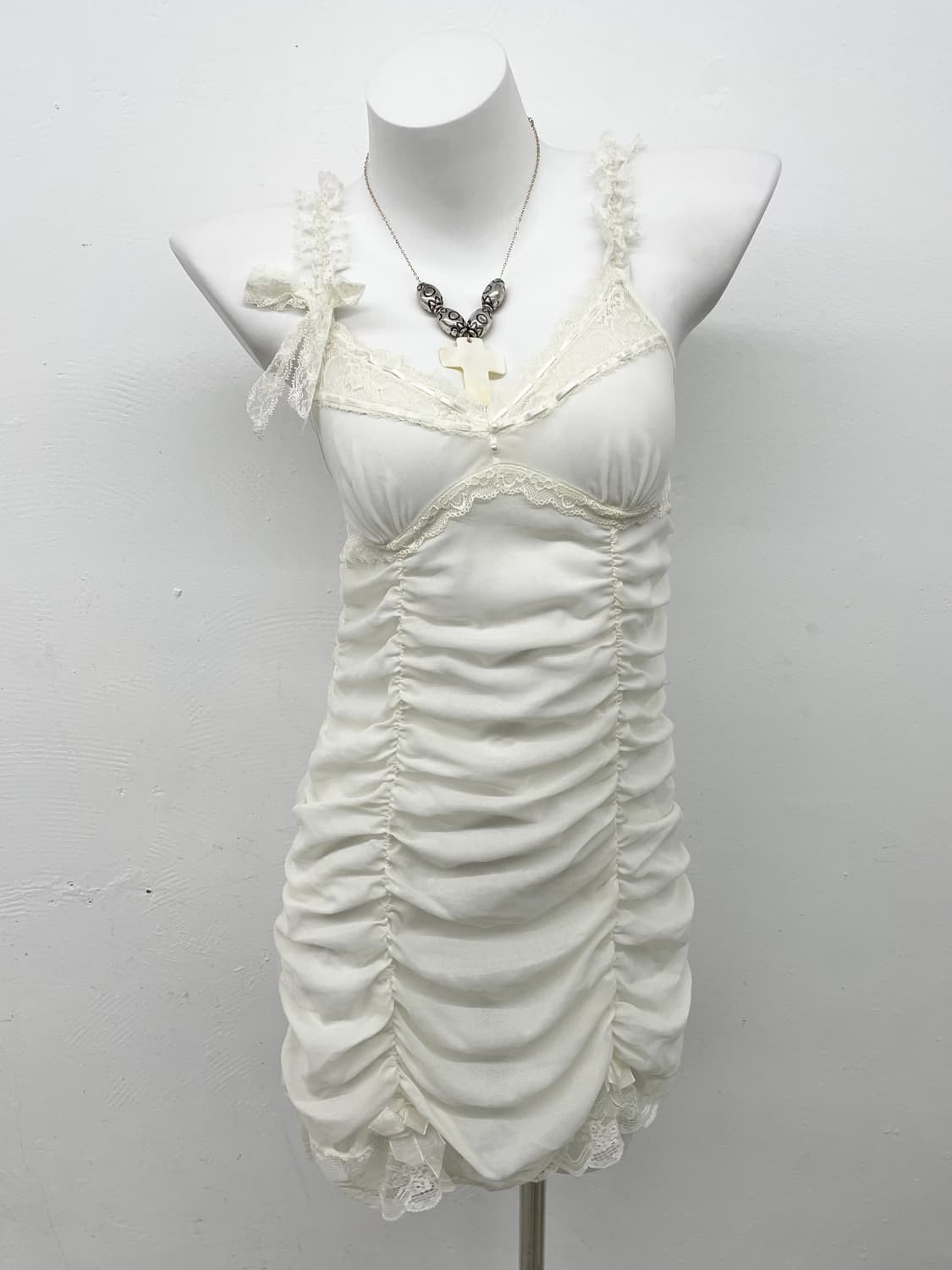 에블린 화이트페어리 셔링 레이스 슬립 상품이미지1