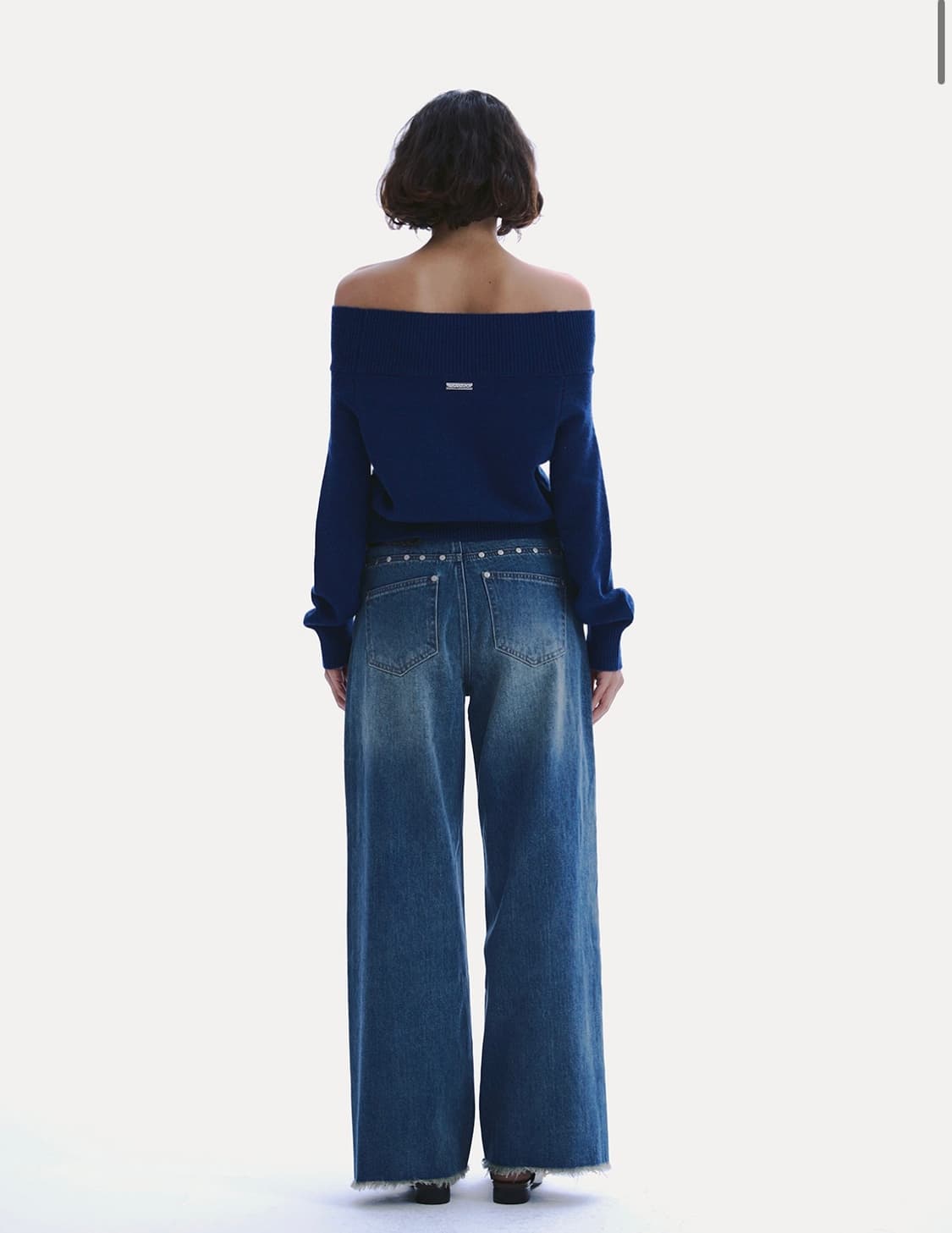 우우소오 WOOL BLEND OFF-SHOULDER ZIP-UP KNIT 상품이미지3