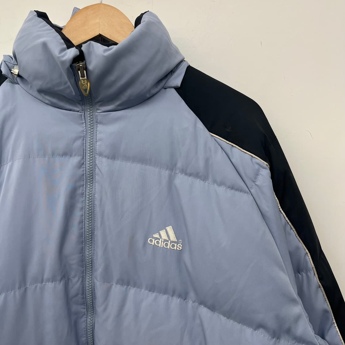 아디다스 하늘색/블랙 패딩 점퍼 남xl 상품이미지2