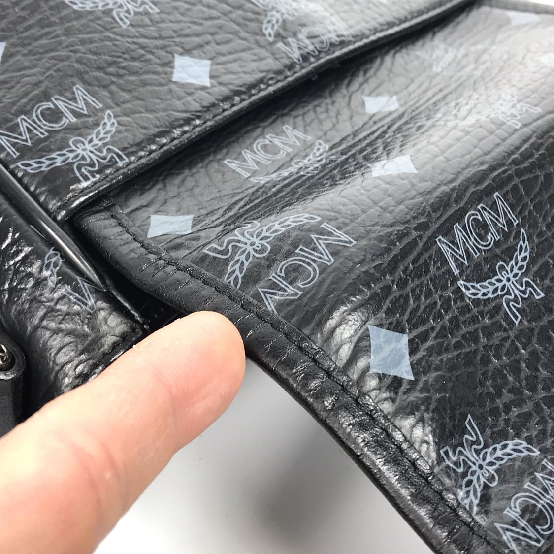 MCM 엠씨엠 남성 크로스백 가방 상품이미지4