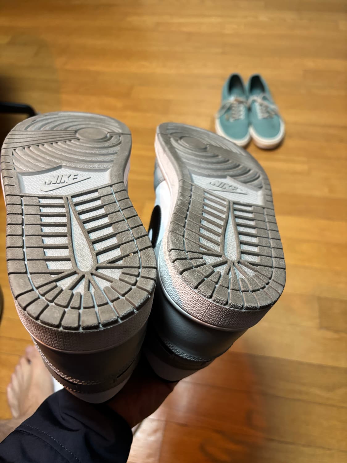 조던 1 미드 그레이 270 상품이미지4